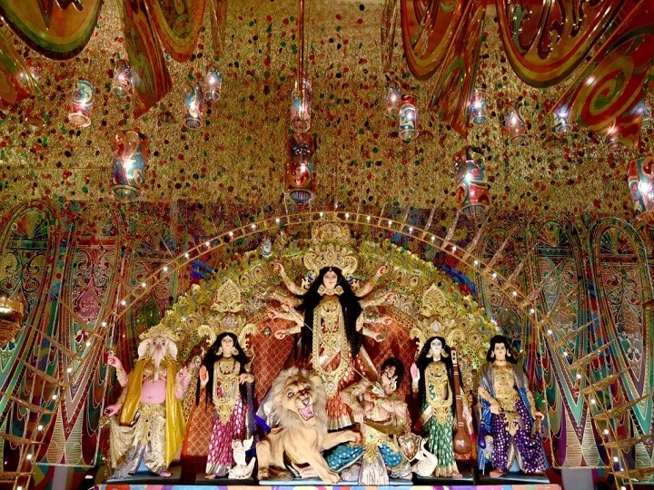 Kolkata: Durga Puja को लेकर खास इंतजाम, 27 अक्टूबर की मध्यरात्रि तक Metro की सेवाएं चालू रखने के निर्देश